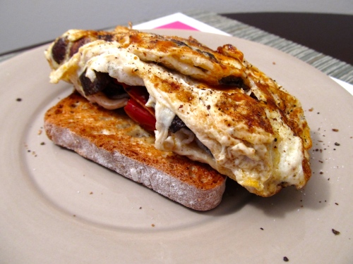 1:17-breakfast-egg-whites-mushrooms-red-peppers-udis-gluten-free-bread